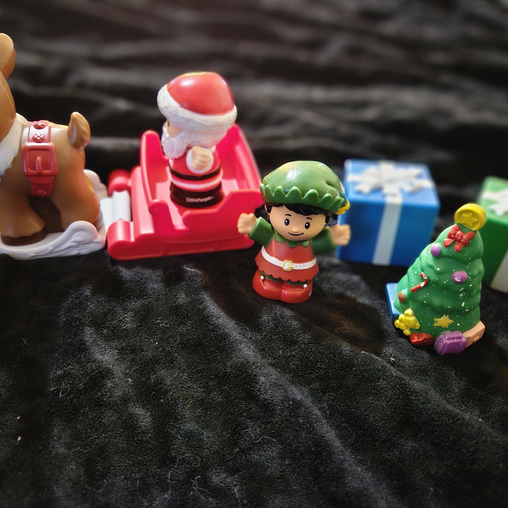 Holiday Adventure Playset with Santa and Elf